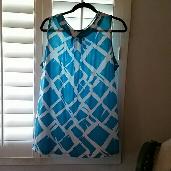 Svoop neck aqua and white