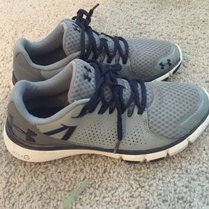 Under Armor tennis shoes