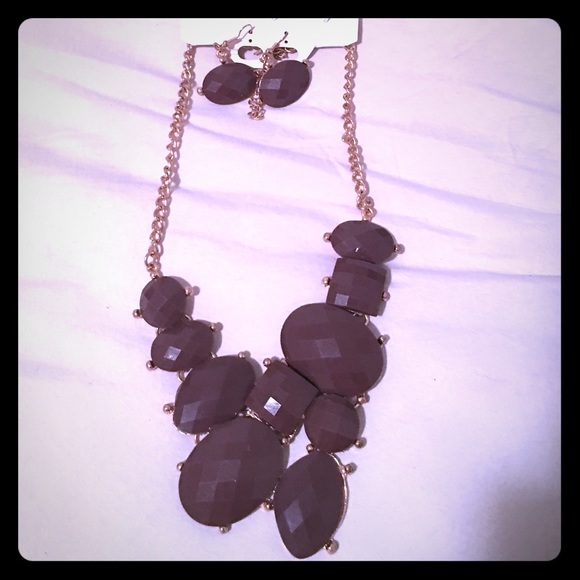 Statement necklace