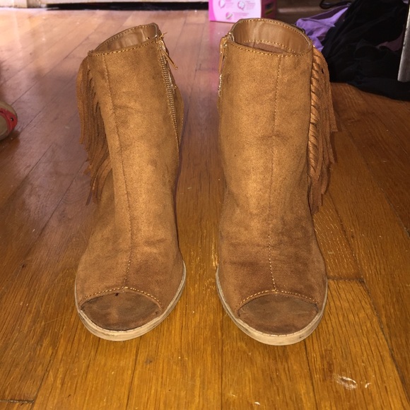 Qupid Shoes - Fringe suede wedges