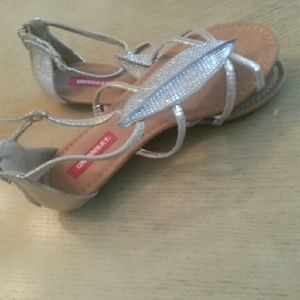 Nwot silver  with a hint of gold sandals