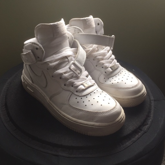White Nike Air Force 1 Mid