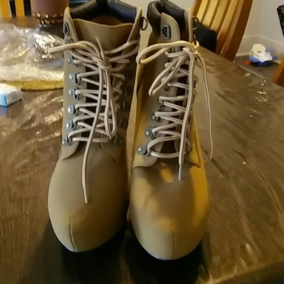 Shoes - Picture 2 of 3