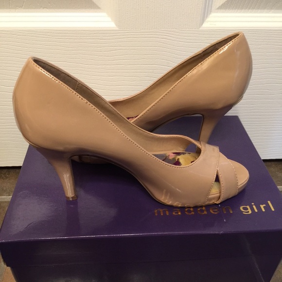 Brand new madden girl Nude heel