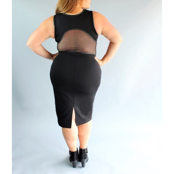 Plus size Sexy sleek red dress with leather piping - Picture 4 of 4