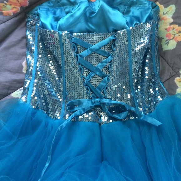 Deep blue short formals dress - Picture 4 of 4