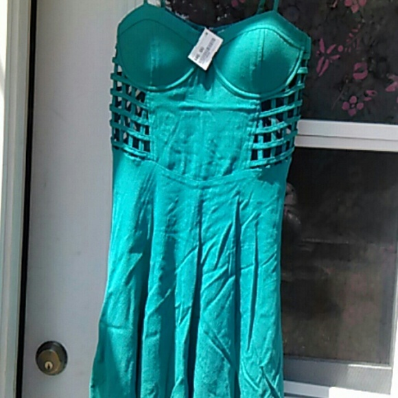 Green cut out dress - Picture 1 of 2