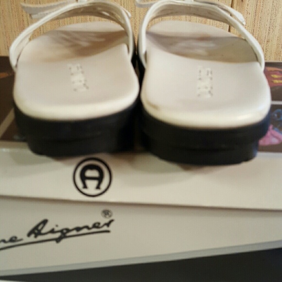 Sandles - Picture 2 of 3