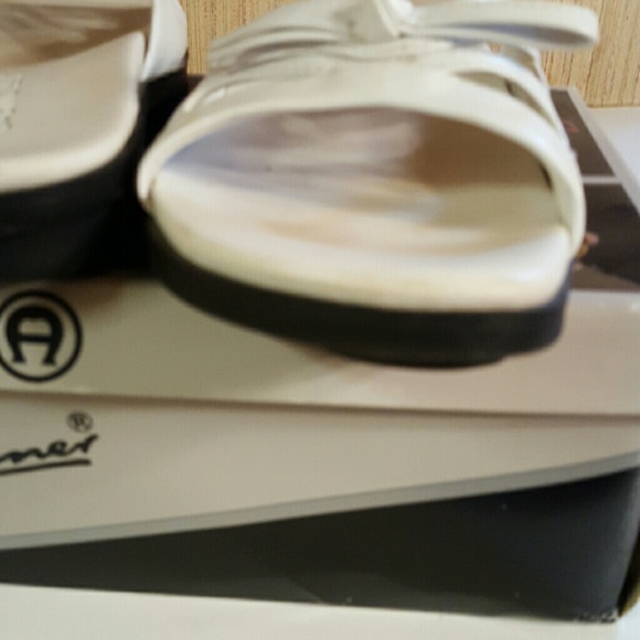 Sandles - Picture 3 of 3