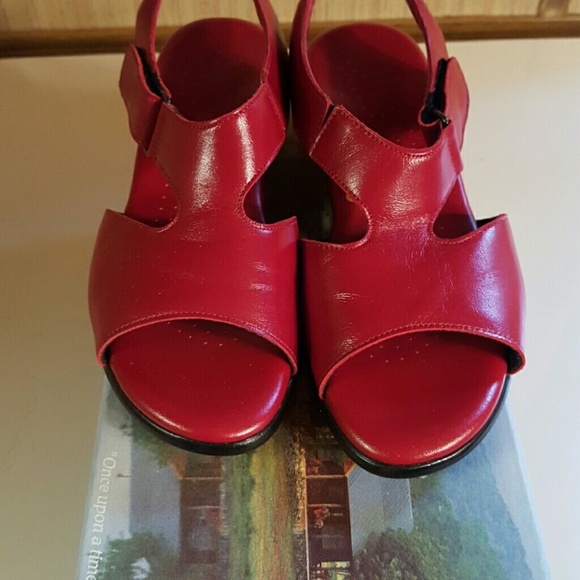 Sandles