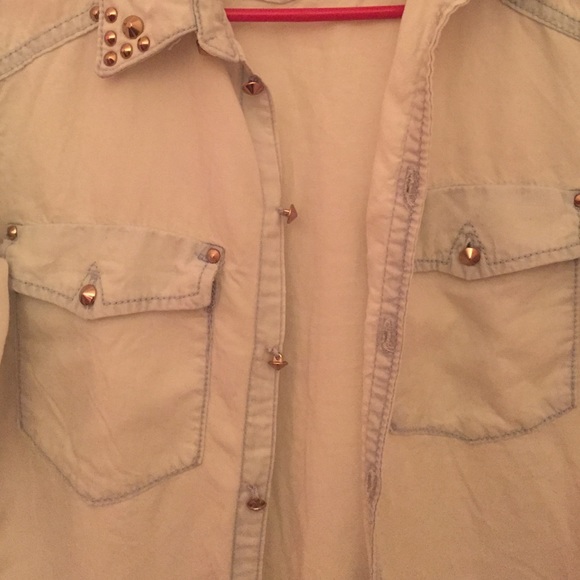 Pale, washed out blue denim shirt - Picture 2 of 4