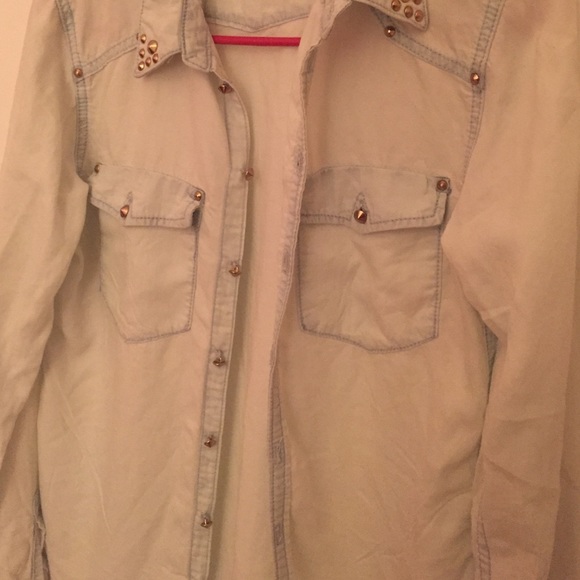 Pale, washed out blue denim shirt - Picture 4 of 4