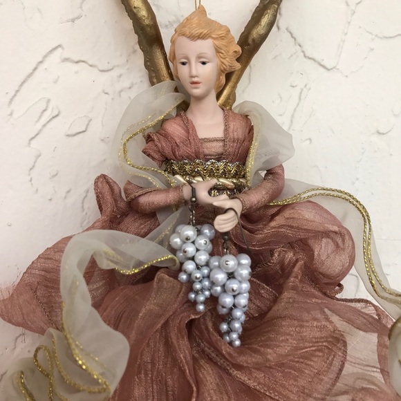 Hooked on Pearls! Fun faux pearl drop earrings 🍇 - Picture 2 of 6