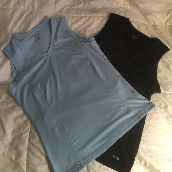 2 sleeveless tanks