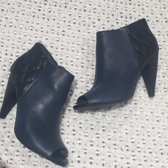 Seychelles SZ 6.5 Navy & Black Booties