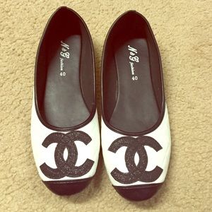 White & Black Flats