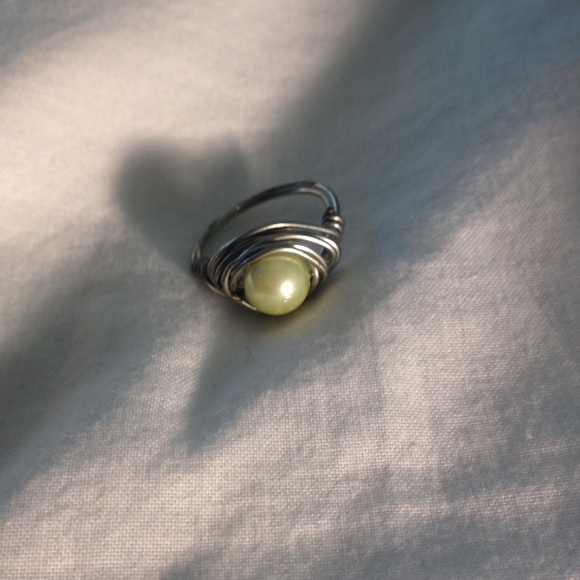 Light green, fake pearl ring