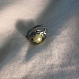 Light green, fake pearl ring