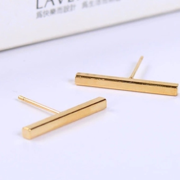 💟Small GOLD Bar Earrings💟 - Picture 2 of 3