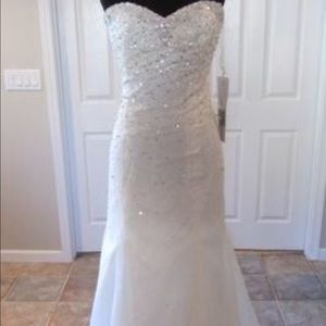 Stunning brand new Mori Lee wedding gown