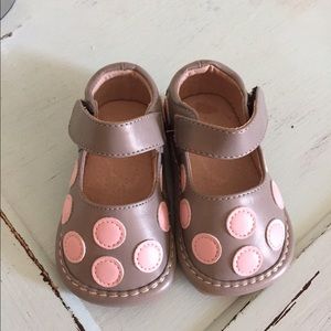 NWOT Infant squeaky shoes