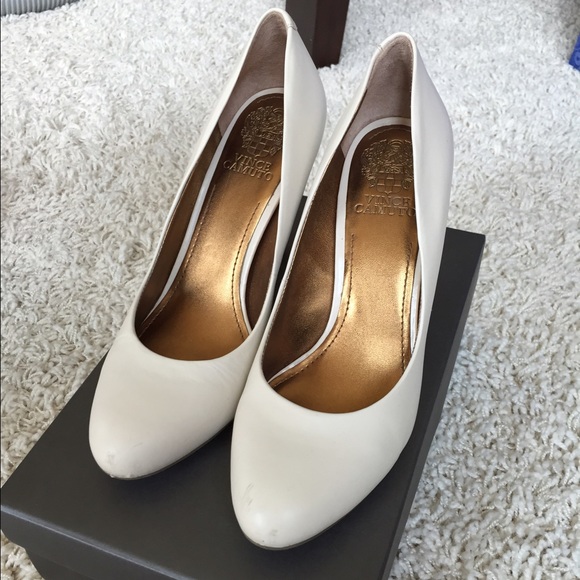 Vince Camuto almond pumps 7.5