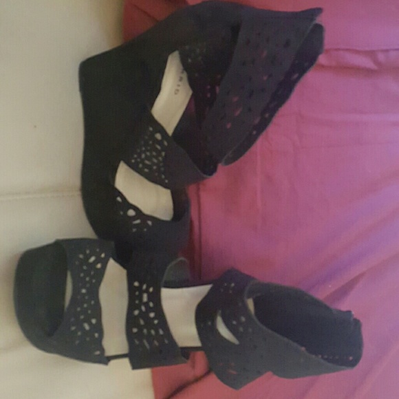 Torrid wedge ankle shoes