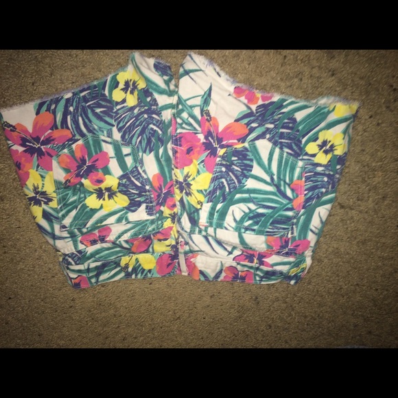 SHORTS - Picture 2 of 2