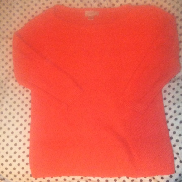 Loft coral thin sweater and snake earrings