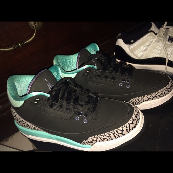 Bleached 3s sz 6. Worn 2x. 9.5/10 Condition.