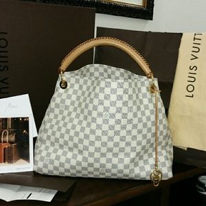 (SOLD!)AUTHENTIC LOUIS VUITTON ARTSY MM