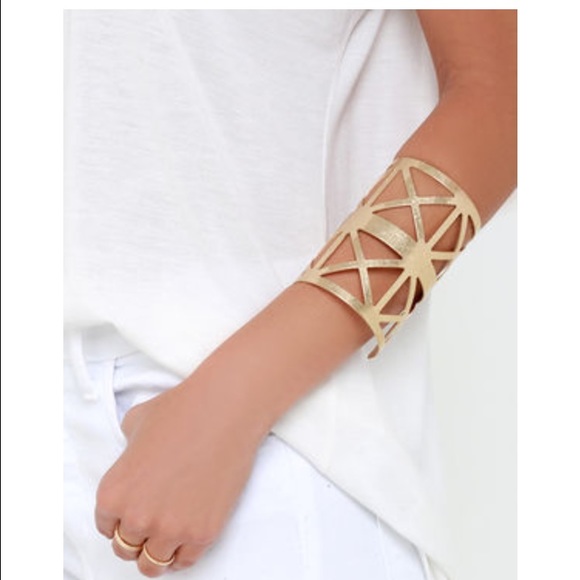 Brand new bracelet gold tone