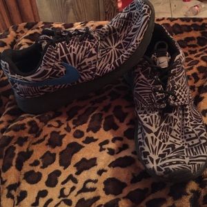 Nike tribal roshes