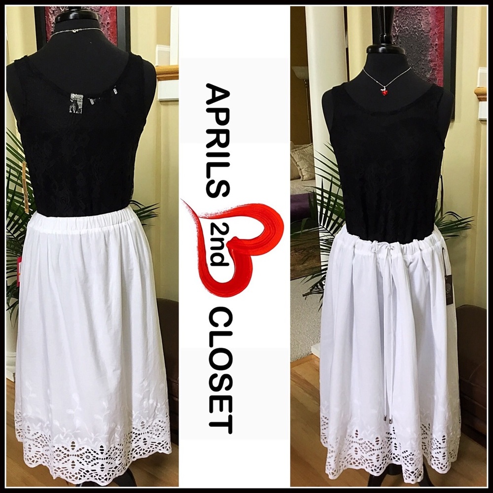 ❌SOLD❌❗️1-HOUR SALE❗️VINCE CAMUTO EYELET SKIRT - Picture 2 of 8