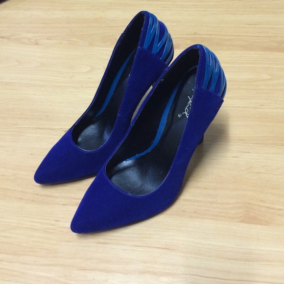 Velvet blue high heel pumps size 7