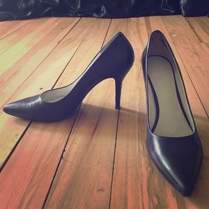 Basic black pumps, 4 inches