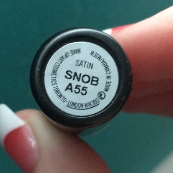 100% authentic Mac lip - Picture 2 of 2