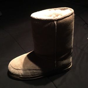 Size 7 Maui surf brand boots