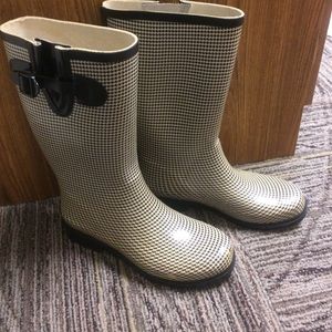 Size 7 rain boots