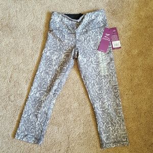 NWT Capri active leggings