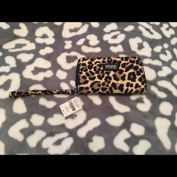 PINK Victoria's Secret Handbags - VS Pink Leopard Phone Wristlet 💕