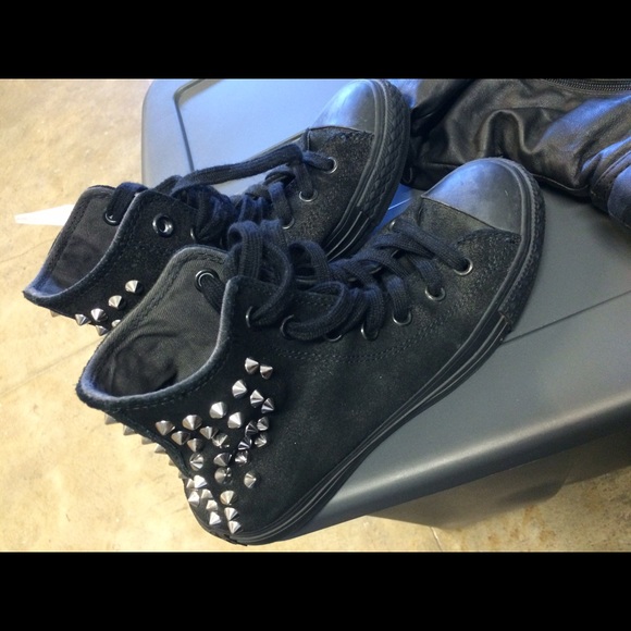 Stud black converse