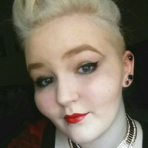 Meet your Posher, Alyson