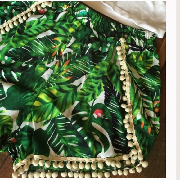 Tropical summer pompom shorts - Picture 2 of 3