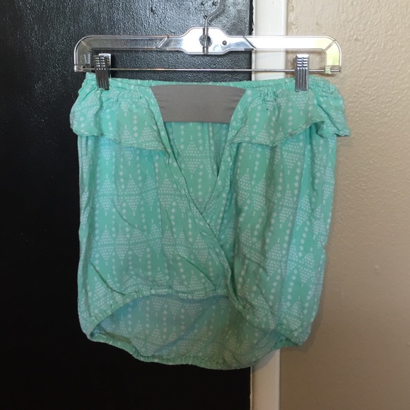 O'Neill Ruffle Crop Top - Picture 2 of 4