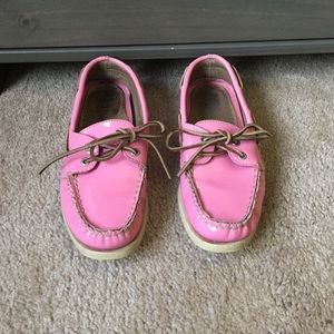 Women's hot pink metallic sperrys!