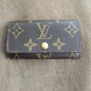 💸 Vacay Sale! LV 4 Ring Keyholder