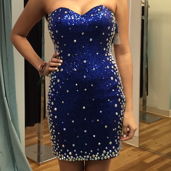 Short Formal Dress - Picture 2 of 2