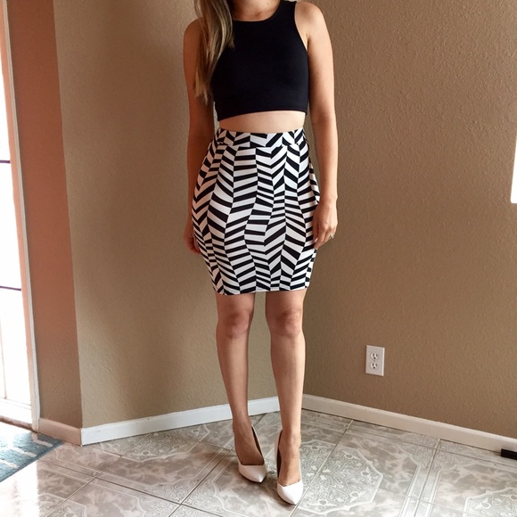 Chevron Bodycon Pencil Skirt - Picture 2 of 4