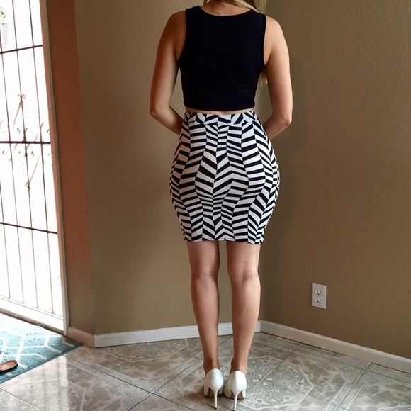 Chevron Bodycon Pencil Skirt - Picture 3 of 4